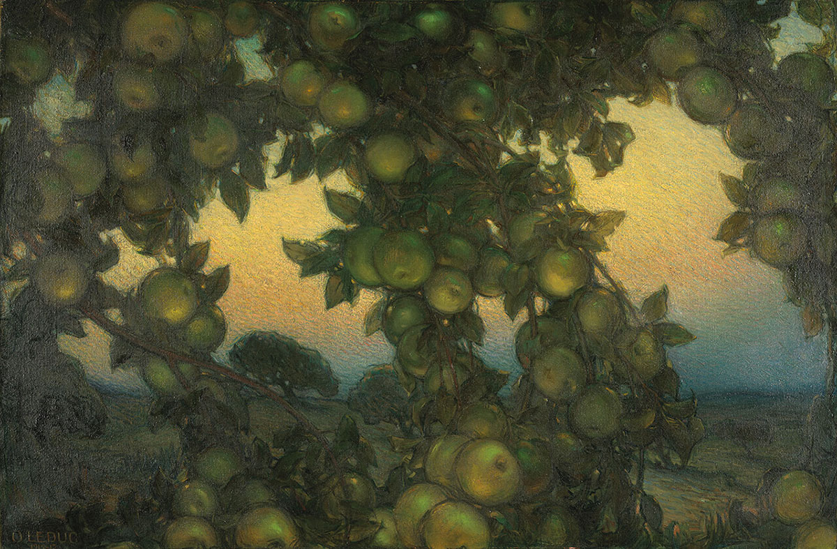 Tableau illustrant le plan rapproché d'un pommier chargé de fruits, avec à l'arrière l'horizon baigné d'une douce lumière de fin de jour.